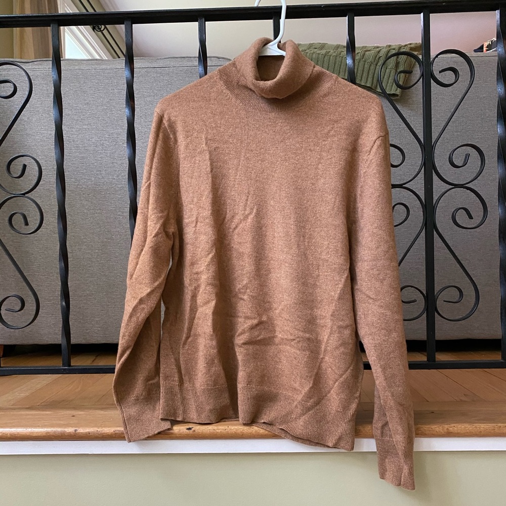 Uniqlo turtleneck sweater